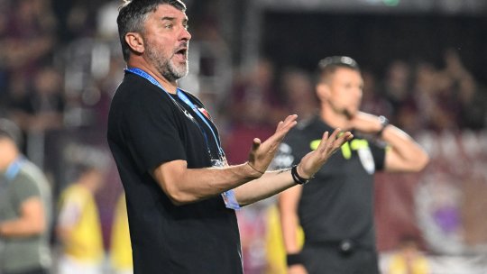 Nu a mai suportat umilința și a făcut două schimbări în minutul 33! Fostul jucător de la FCSB nu a fost iertat