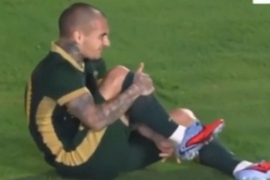 Alexandru Mitriță s-a accidentat! Fotbalistul român a fost scos cu targa în prima repriză
