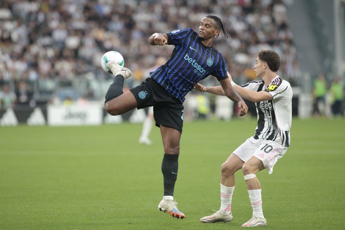 Manuel Akanji a fost adus sub formă de împrumut de la Manchester City