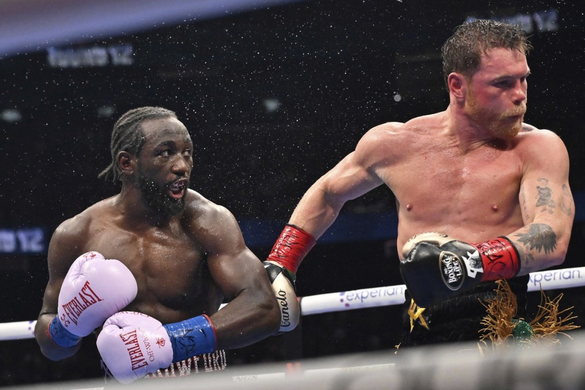 Terence Crawford l-a învins pe Canelo Alvarez
