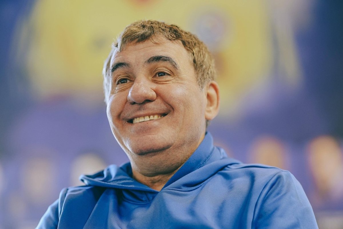 Gică Hagi este în prezent liber de contract