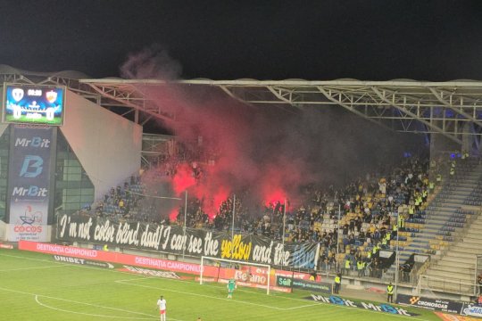Incident la Ploiești înaintea meciului Petrolul - Dinamo. Suporterii ”câinilor”, opriți la intrarea pe stadion