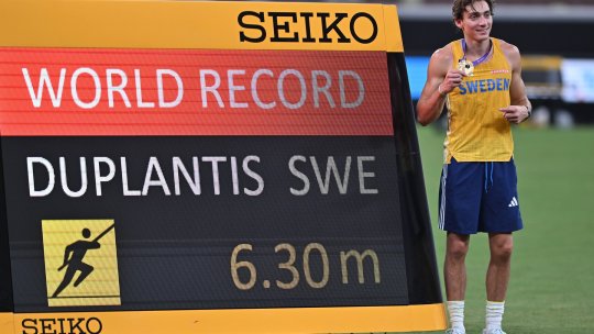 Zeul suedez Armand Duplantis! A reușit un nou record mondial la săritura cu prăjina