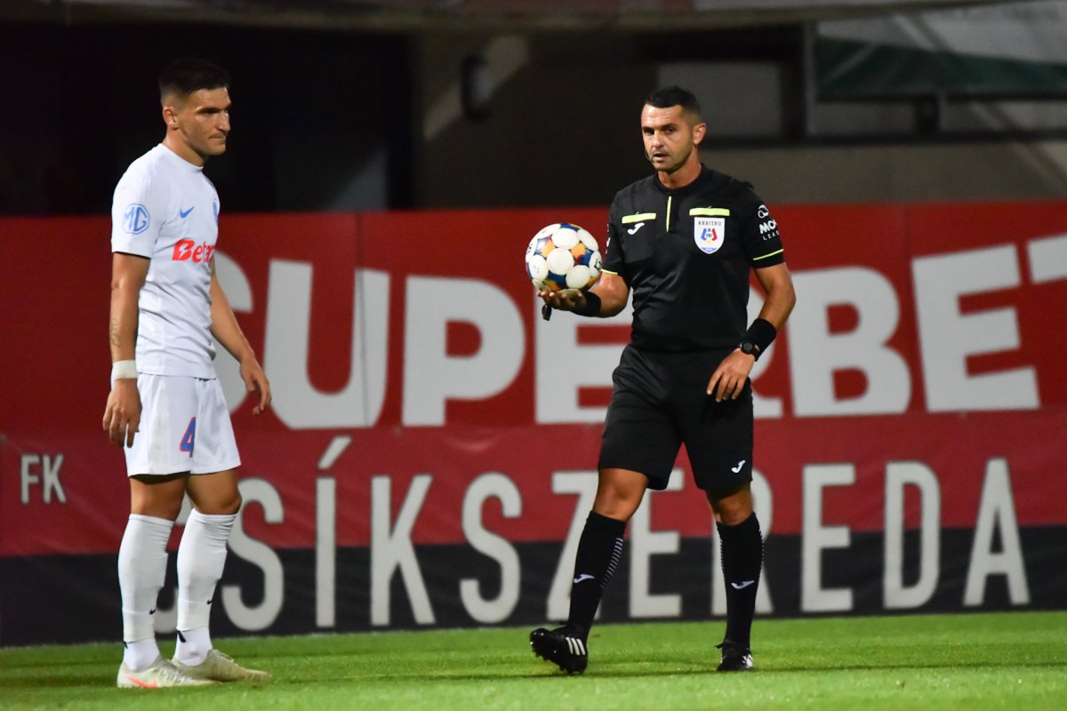 Centralul Iulian Călin a fost criticat de fanii ciucani la meciul cu FCSB