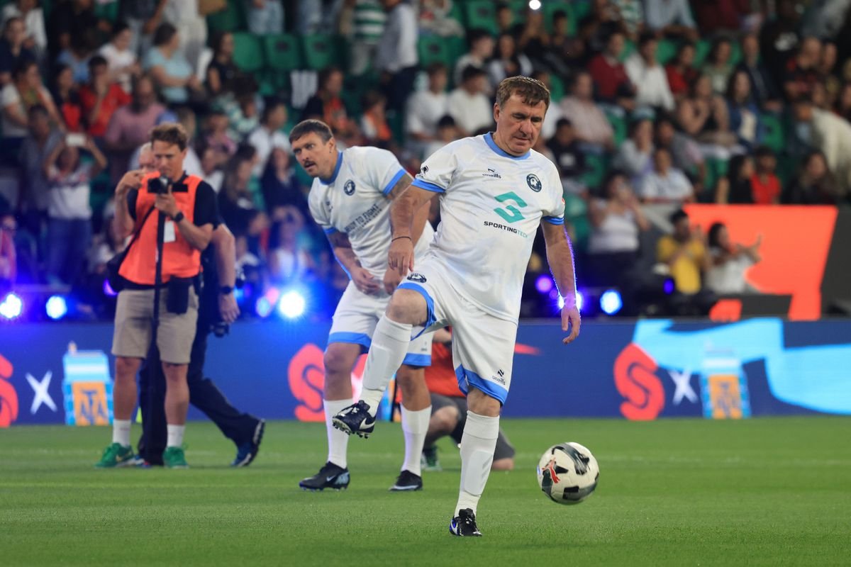 Gică Hagi, pe teren la 60 de ani. ”Regele” a fost coleg cu Stoicikov, Owen sau Del Piero