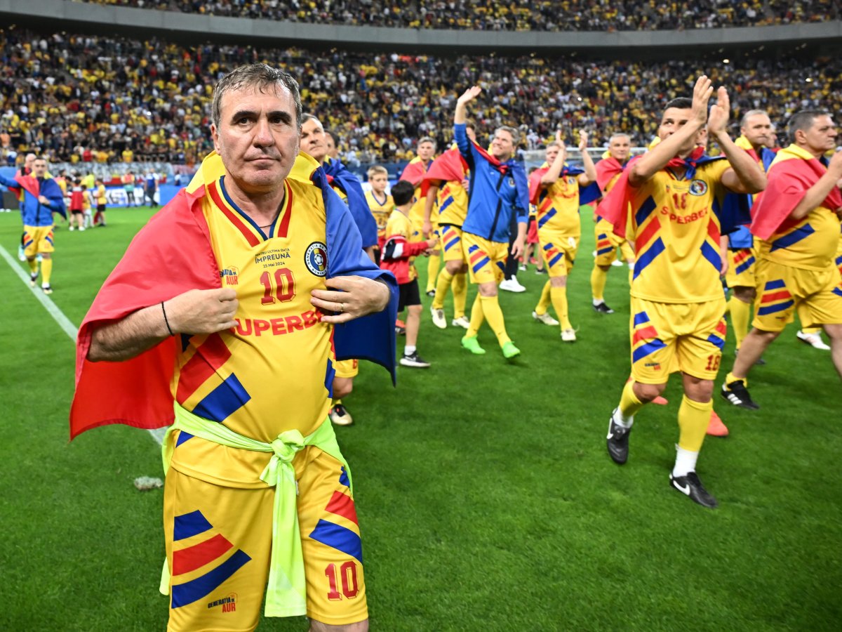 Gică Hagi, pe teren la 60 de ani. ”Regele” a fost coleg cu Stoicikov, Owen sau Del Piero