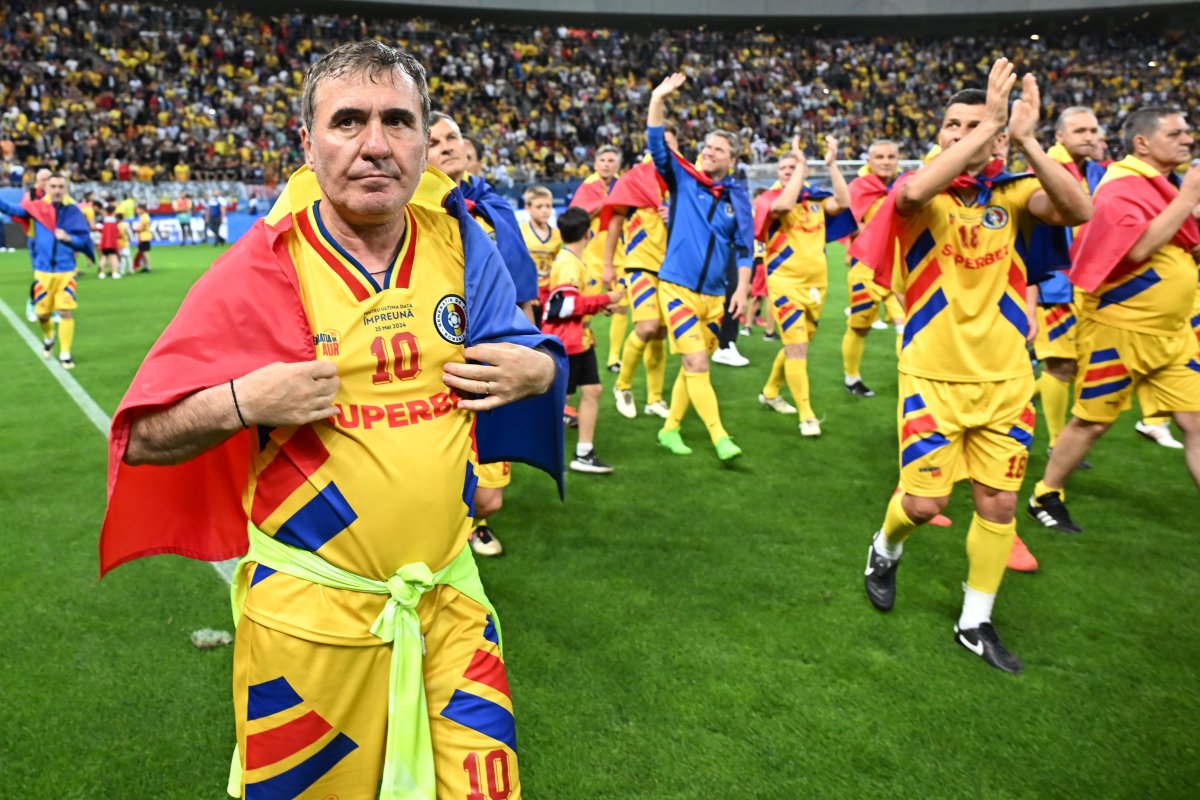 Gică Hagi, pe teren la 60 de ani. ”Regele” a fost coleg cu Stoicikov, Owen sau Del Piero