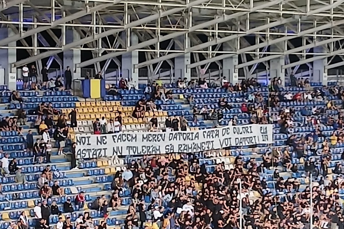 Suporterii Petrolului i-au cerut demisia lui Liviu Ciobotariu
