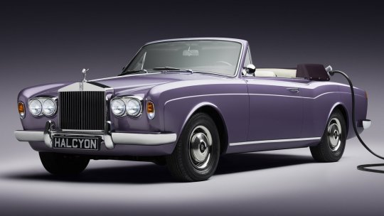 Rolls-Royce Corniche reînviat. Pentru circa 400.000 de lire sterline luxul clasic îmbrățișează electrificarea