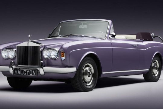 Rolls-Royce Corniche reînviat. Pentru circa 400.000 de lire sterline luxul clasic îmbrățișează electrificarea