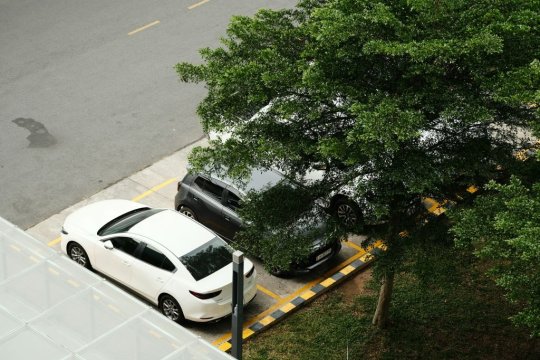 Culoarea mașinii, mai mult decât un detaliu estetic. Cum influențează temperatura urbană și care sunt aspectele de luat în calcul