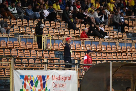 Un antrenor din Liga 2 amenință că vine cu leucoplast la gură în etapa următoare: ”Să fie arbitrul mulțumit!”