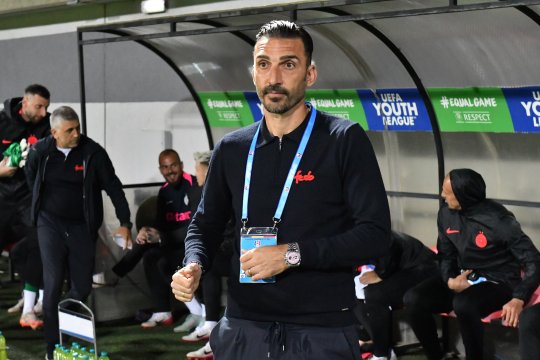 ”Ce faci, te duci și îi spui jucătorului că tu ai vrut să-l mai ții în teren, dar așa a zis patronul?”. Fostul antrenor de la FCSB, atac dur la Elias Charalambous