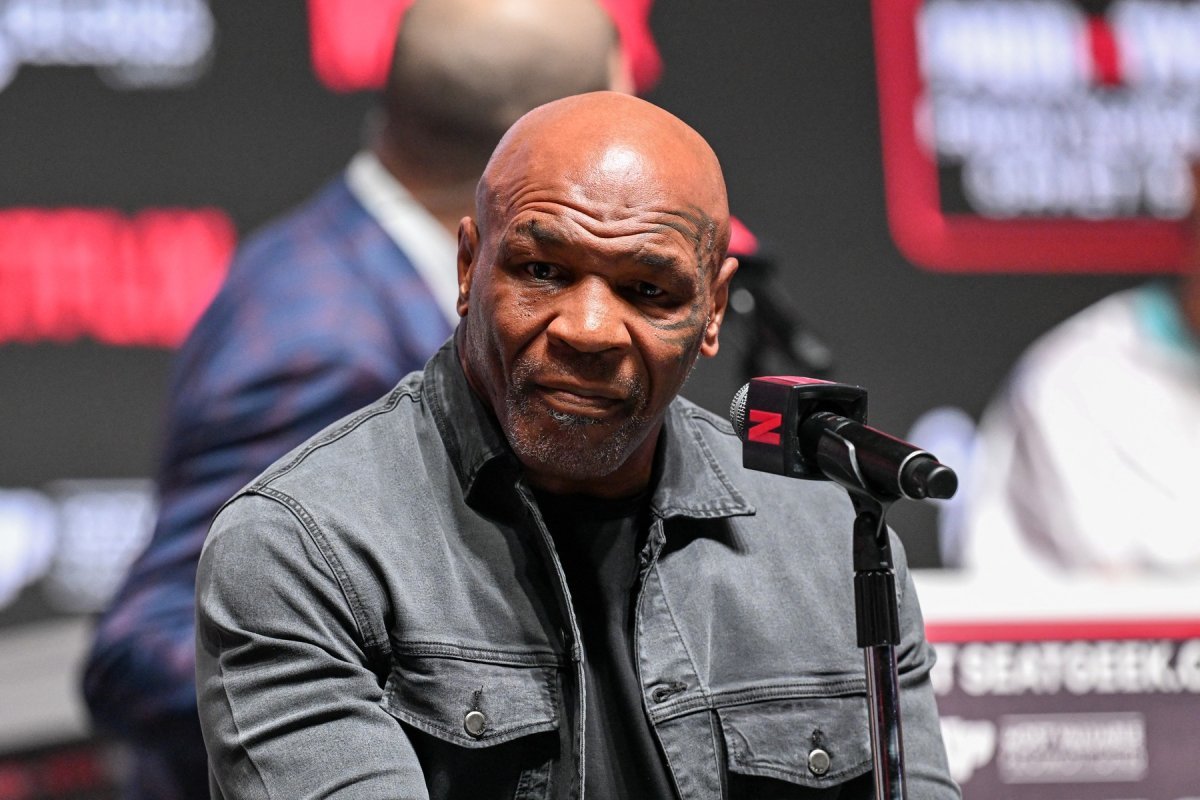 Mike Tyson are 50 victorii și 7 înfrângeri la profesioniști