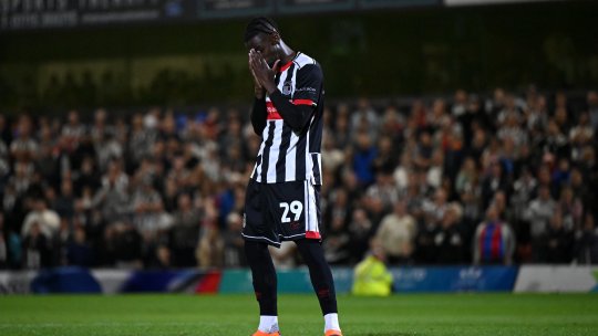 Grimsby a folosit un jucător fără drept de joc în meciul istoric cu Manchester United! Ce decizie a luat Liga