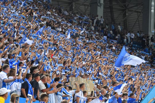 Craiova a vândut aproape o treime din pachetele pentru Conference League! Suma impresionantă de bani încasată deja de Mihai Rotaru