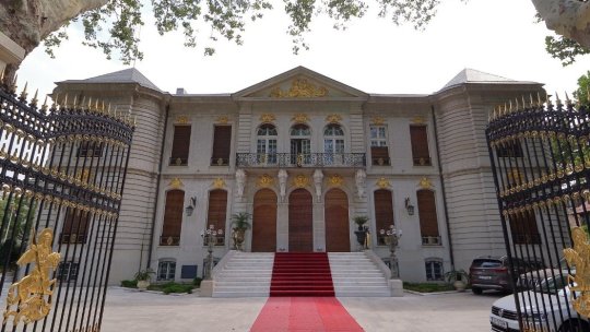 Gardul palatului lui Gigi Becali a fost vandalizat! Mesajele bizare lăsate: ”Viitor președinte al tuturor românilor, amin!”