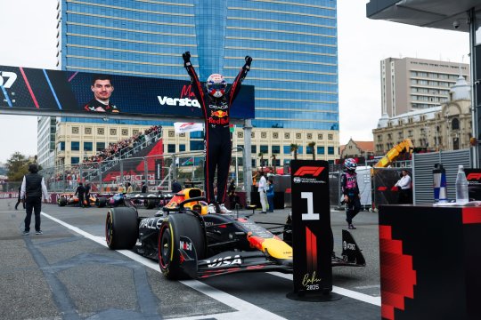 Din nou Verstappen! Campionul mondial câștigă și la Baku. Piastri, abandon în primul tur