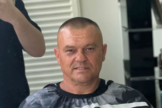 Gheorghe Mustață, într-o ipostază neobișnuită: liderul galeriei FCSB, model pentru un salon din Capitală!
