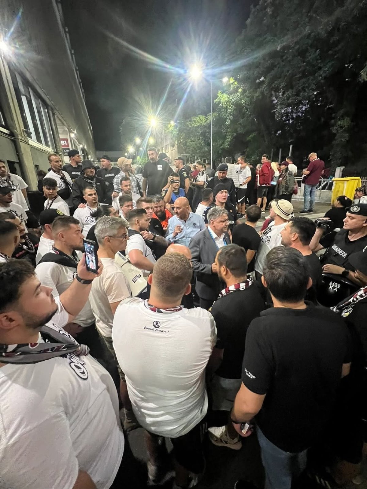 Facțiunea Orginal s-a mutat la peluza sud din Giulești