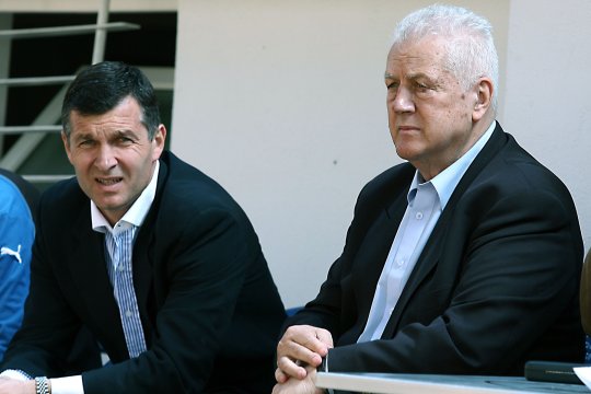S-a aflat după aproape 30 de ani! Dubla istorică dintre Gloria Bistrița și un gigant din Europa a fost, de fapt, aranjată: ”Jean Pădureanu s-a înțeles cu ei”