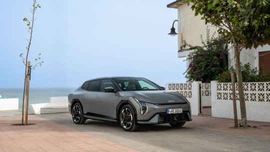 Kia EV4, electrizare europeană pentru un hatchback 100% electric. Ce aduce acest model pentru piața din România