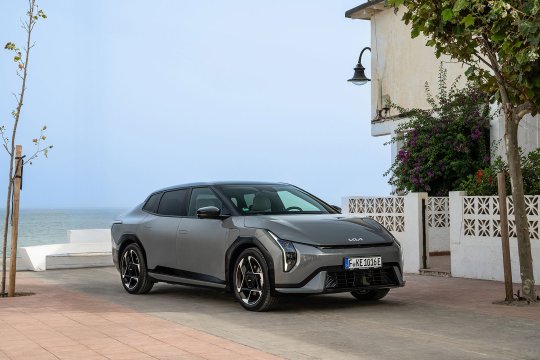Kia EV4, electrizare europeană pentru un hatchback 100% electric. Ce aduce acest model pentru piața din România