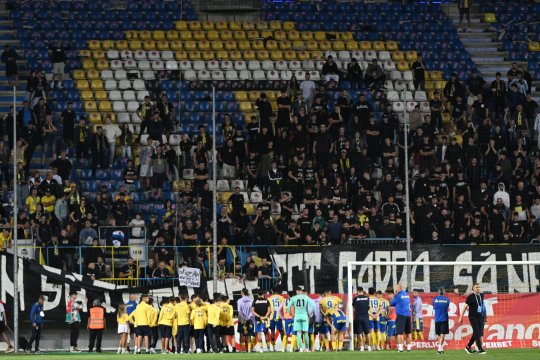 Afaceriști străini, gata să cumpere Petrolul! Curg acuzațiile după ce discuțiile au fost sistate subit: ”Nu voiam să pățim precum Dinamo cu Cortacero” / ”Au făcut tot posibilul să-i îndepărteze”