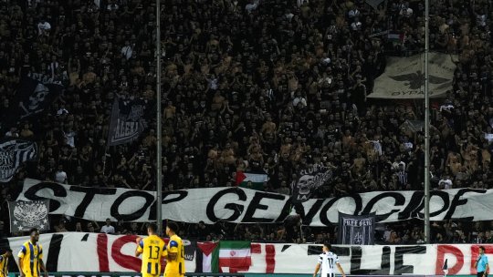 ”Opriți genocidul”. Fanii echipei pregătite de un antrenor român nu au dat înapoi la meciul din Europa