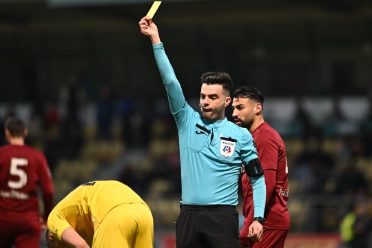 Un arbitru român a venit să îi facă galerie Craiovei la meciul cu Dinamo! A fost surprins la lojă, în apropierea lui Rotaru, iar în trecut era angajatul Universității: ”Înseamnă foarte mult pentru mine”