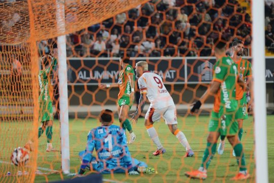 Gică Hagi a venit să îl vadă pe Ianis Hagi în duelul cu Galatasaray! Cum s-a descurcat fiul ”Regelui”