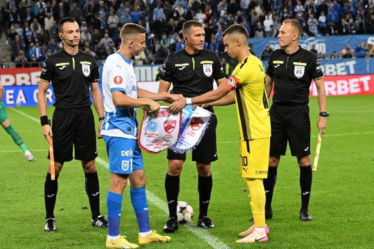 Acuzații extrem de grave dinspre Craiova! Susține că Dinamo ar fi aranjat meciul cu arbitrul: ”Ăsta e adevărul! Nu vedeți?!”