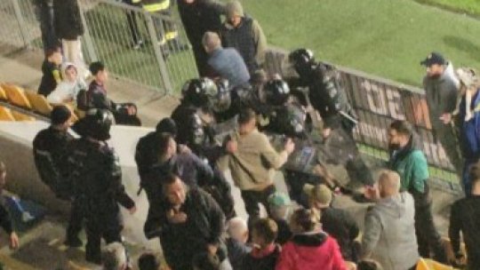 Doi suporteri, ridicați de jandarmi la ”Primvs Derby”! De ce a fost necesară intervenția forțelor de ordine