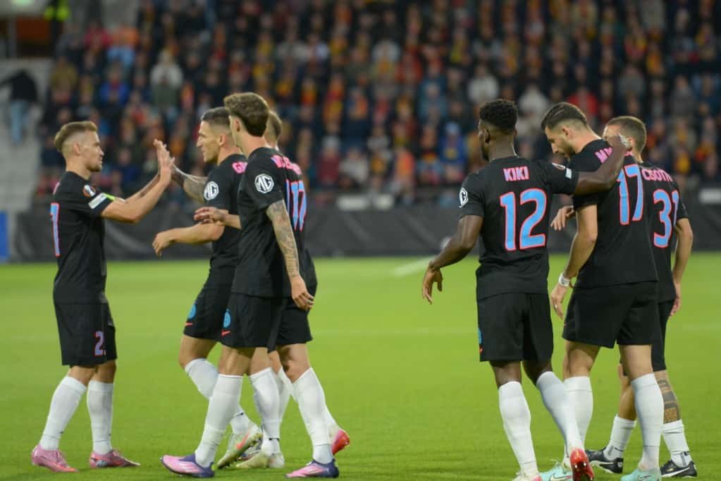 FCSB - Oțelul Galați, de la 20:30, pe iAMsport.ro.