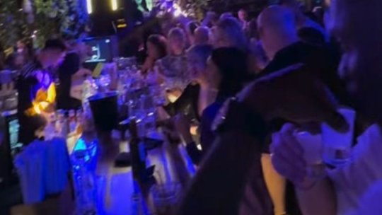 Adversari pe teren, prieteni de distracție în club! Un fotbalist de la Dinamo și unul de la Craiova au fost surprinși petrecând până dimineață