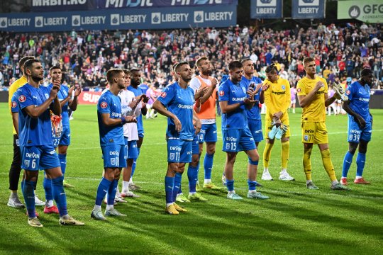 Prima reacție din partea Universității Craiova după ce fotbalistul lui Mirel Rădoi a petrecut în club până la 03:00 dimineața