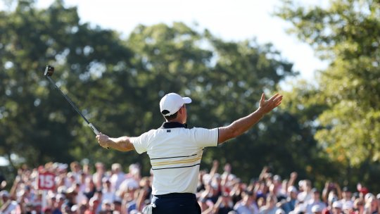 Haos la Ryder Cup: Europa a câștigat turneul pe teren american după 12 ani, crainicul a dat tonul scandărilor și abuzurilor asupra lui Rory McIllroy, iar soția sa a fost lovită cu pahare de băuturi