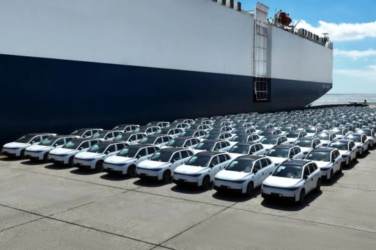 China introduce licențe de export pentru mașinile electrice. Ce pericole aduce această decizie