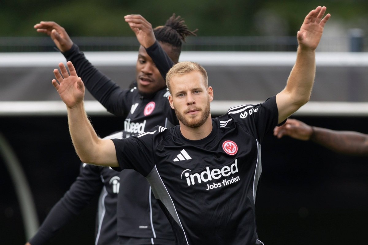 FCSB îl vrea pe Hrvoje Smolcic, care este sub contract cu Eintracht Frankfurt