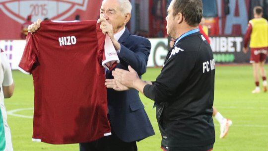 ”Rapid e o pălărie prea mare pentru el. Îi mai cade pe ochi și greșește schimbările”. Viorel Hizo și-a ieșit din minți când și-a auzit jucătorul