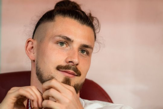 Tottenham nu l-a inclus pe Radu Drăgușin pe lista pentru Champions League