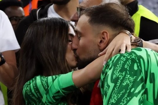 Femeia care îl ajută pe Gianluigi Donnarumma să fie cel mai bun portar din lume. Sunt împreună din 2017