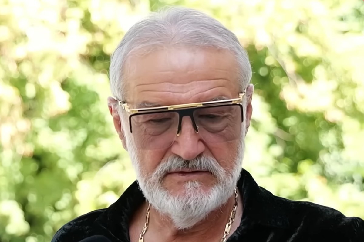 ”Gigi îmi e dator cu câteva milioane de euro!”. Nu a mai rezistat și a venit în fața palatului lui Becali: mesaj direct pentru Hagi, Halep, Șoșoacă și Călin Georgescu