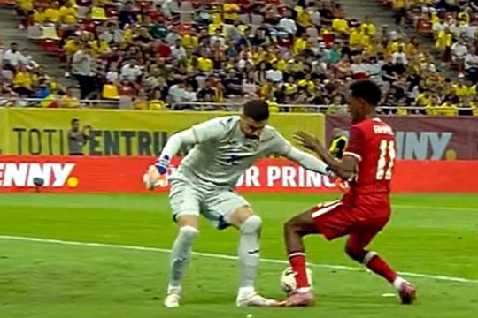 Gafă monumentală a lui Horațiu Moldovan în amicalul cu Canada! Oaspeții au marcat după o eroare a portarului. Cum a reacționat Mircea Lucescu