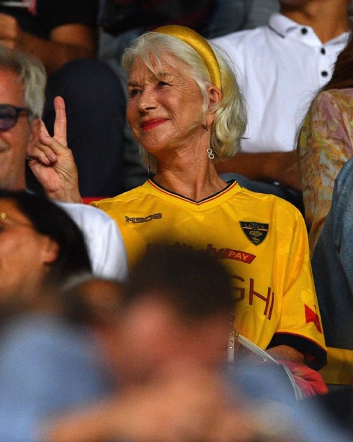 Helen Mirren in tricoul echipei Lecce