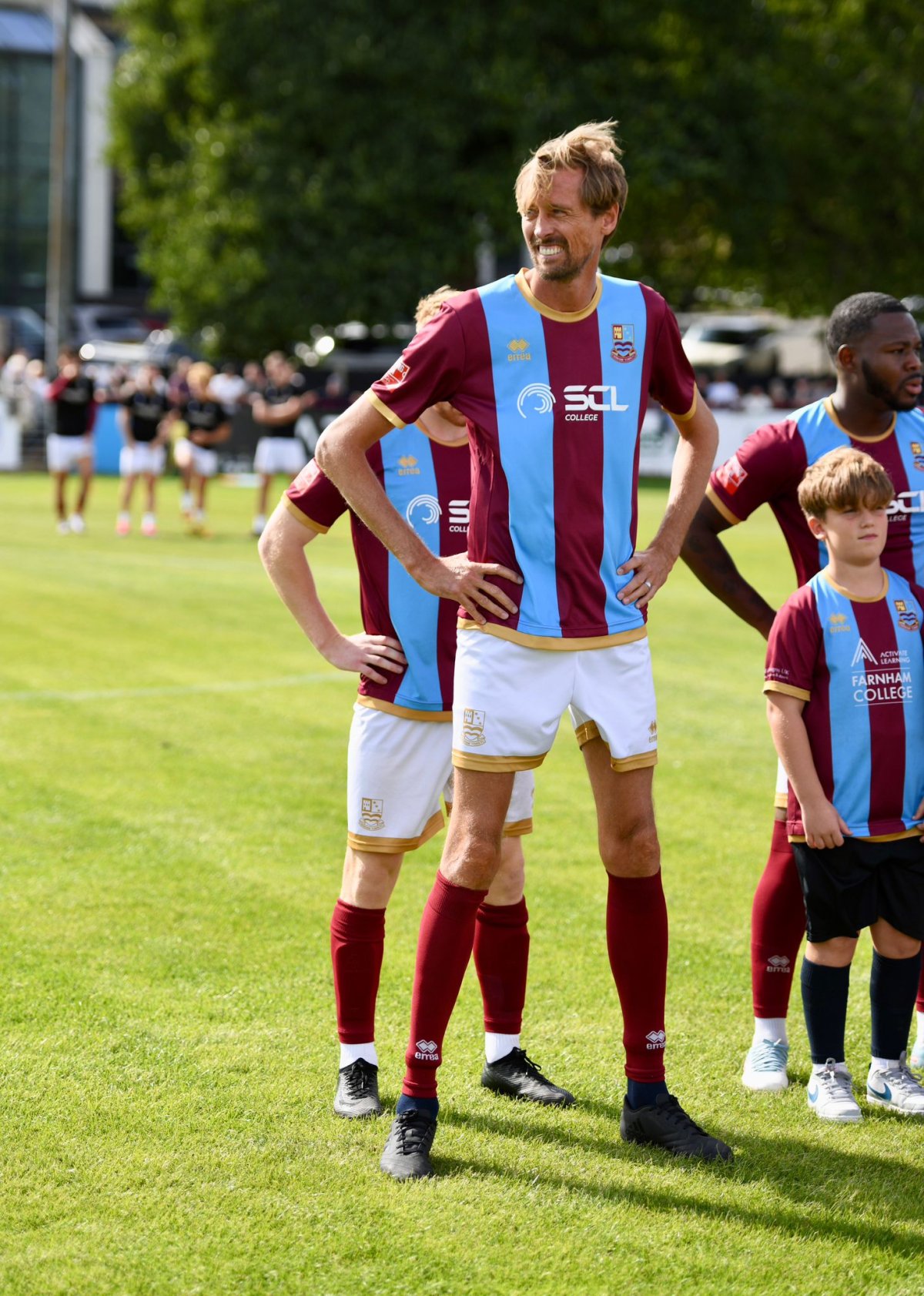 Peter Crouch era mai inalt decat jucatorul pe care l-a insotit