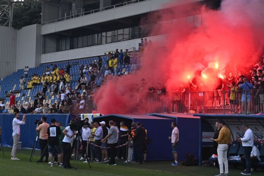 Situație inedită în Superligă: clubul a angajat liderii de galerie care ”au amenințat și înjurat jucătorii”. ”Este halucinant!”