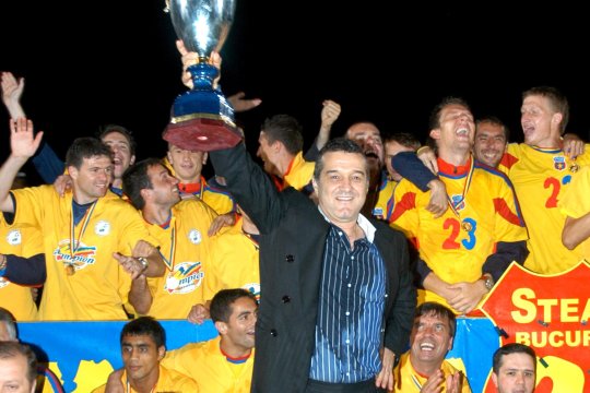 Contre în direct pe marginea preluării Stelei: ”Gigi Becali a furat-o!” / ”A strigat cineva «hoțul»?”