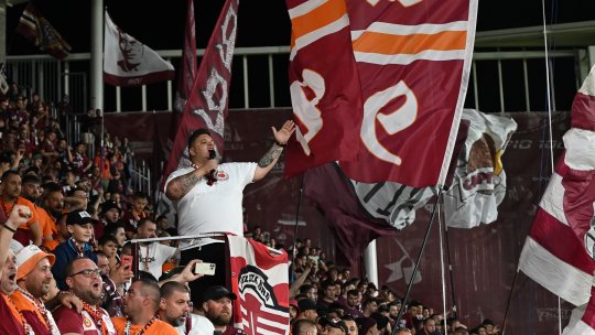 Atacantul legendar al Rapidului, membru onorific al celei mai importante brigăzi din galeria giuleștenilor! S-a pozat alături de Bocciu și ceilalți ultrași din Official Hooligans