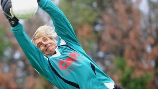 La 83 de ani se întoarce pe terenul de fotbal: ”Maradona a fost singurul care m-a umbrit. Dacă nu ar fi fost el, aș fi devenit numărul unu în lume”